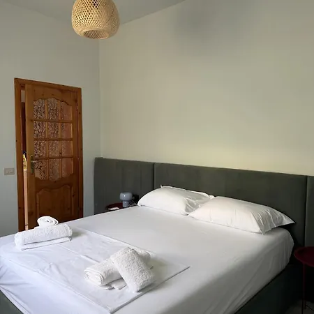 Paro's Place * Vlorë