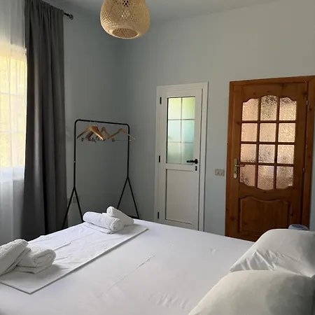 Paro's Place * Vlorë